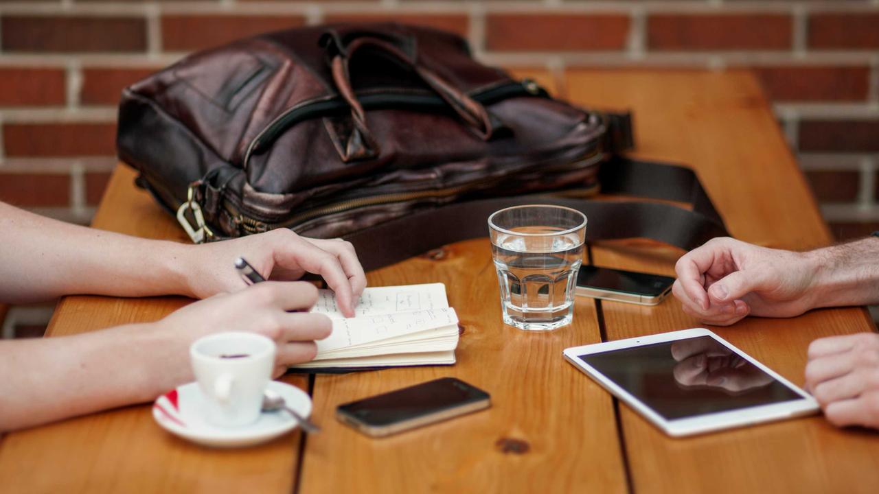 Realidad aumentada para negocios: probártelo sin probártelo